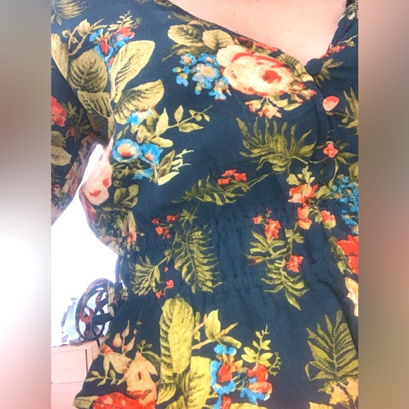 Cute H&M flowery blouse - Picture 2 of 2